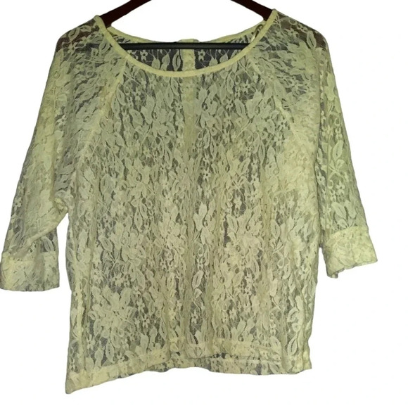 Forever 21 Tops - Forever 21 3/4 Sleeve Lace Stretch Top